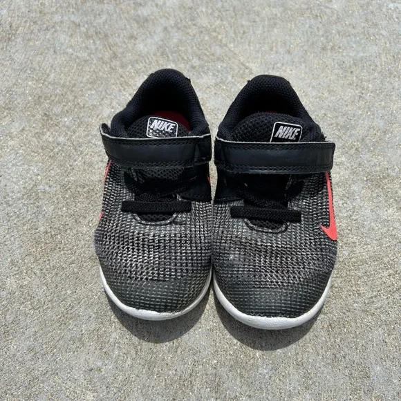 Nike Black and Pink Sneakers with Velcro Strap - Picture 2 of 4